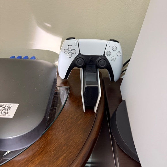 PS5 Disc Edition - Picture 2 of 3